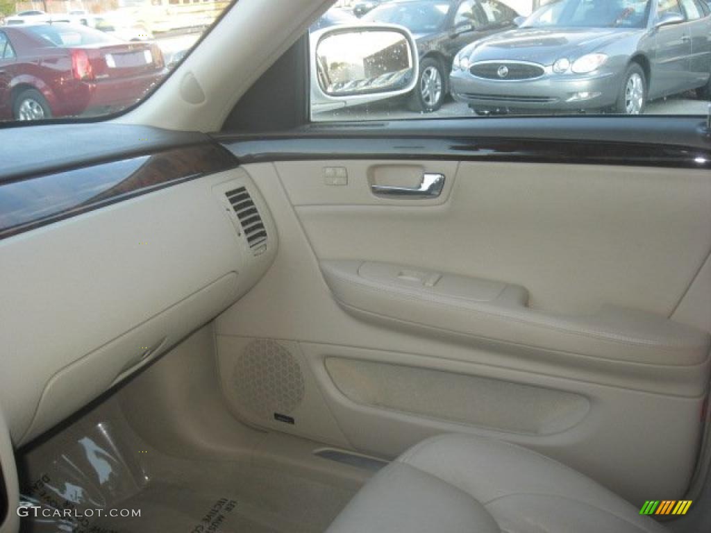 2007 DTS Sedan - White Lightning / Cashmere photo #41