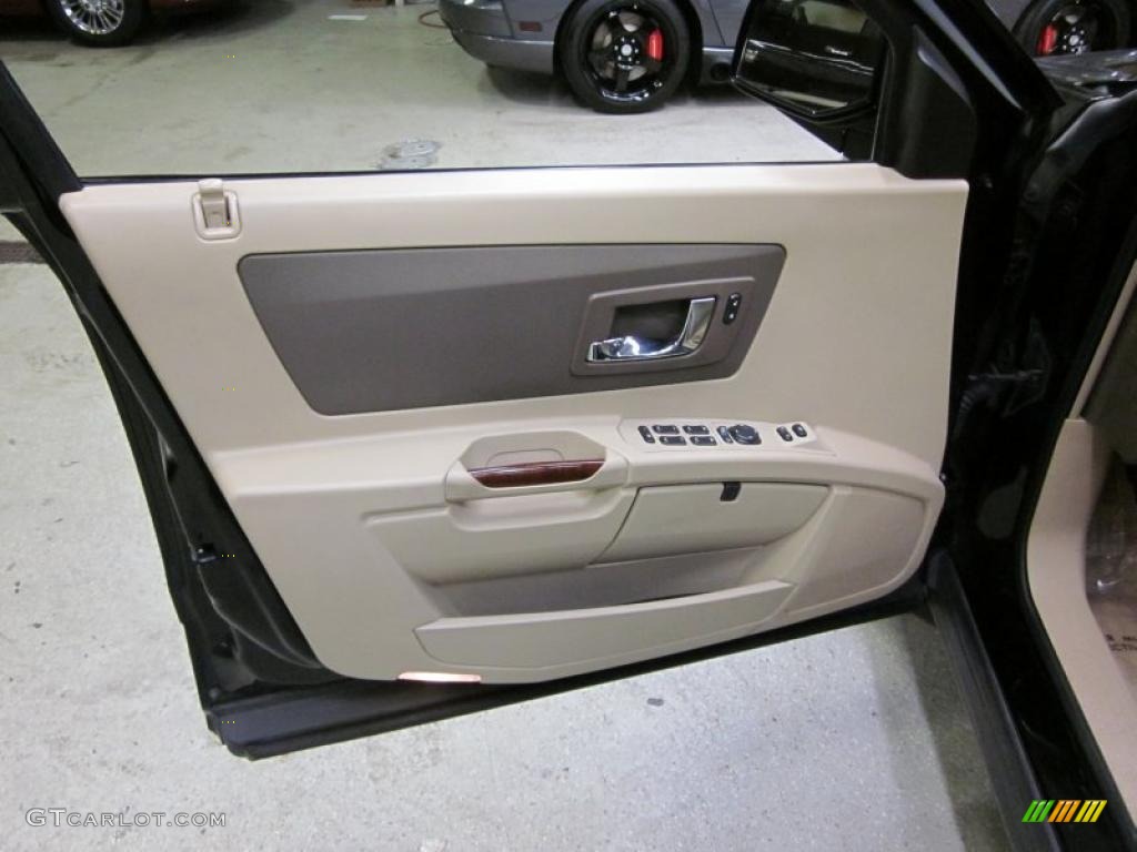 2006 Cadillac SRX V8 Cashmere Door Panel Photo #41765369
