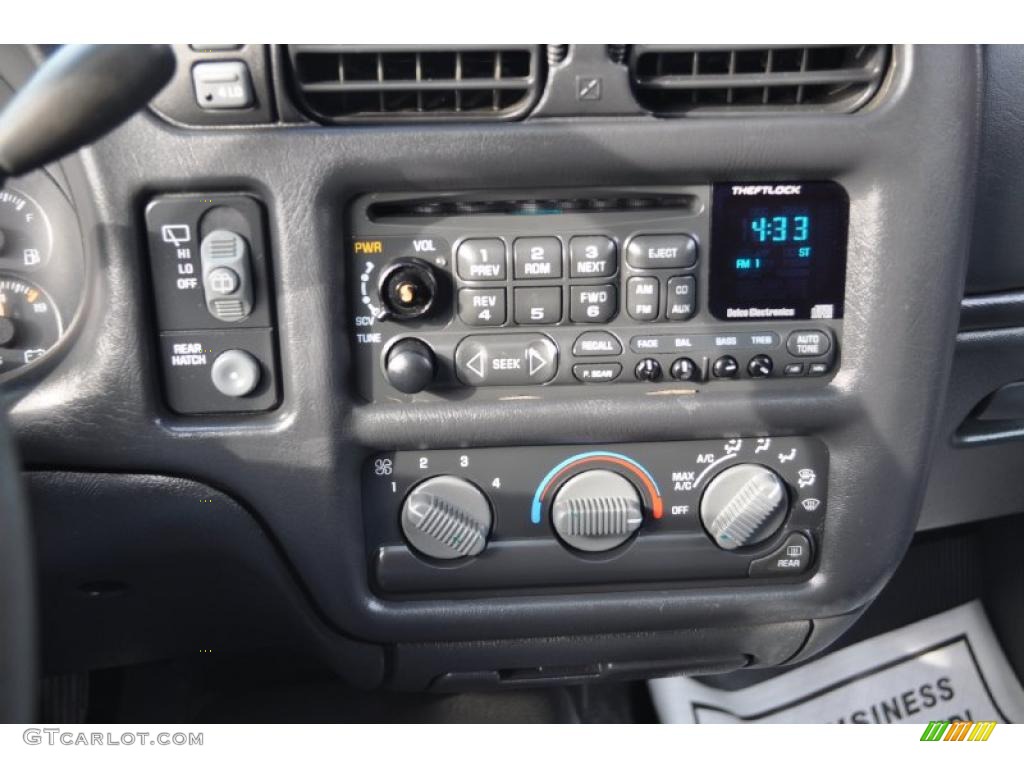 1998 Chevrolet Blazer LS 4x4 Controls Photo #41771649