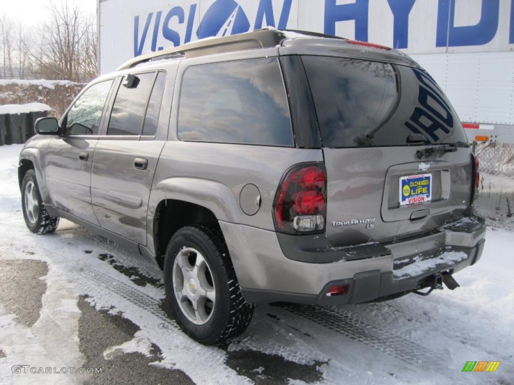 2006 TrailBlazer EXT LS 4x4 - Graystone Metallic / Light Cashmere/Ebony photo #16