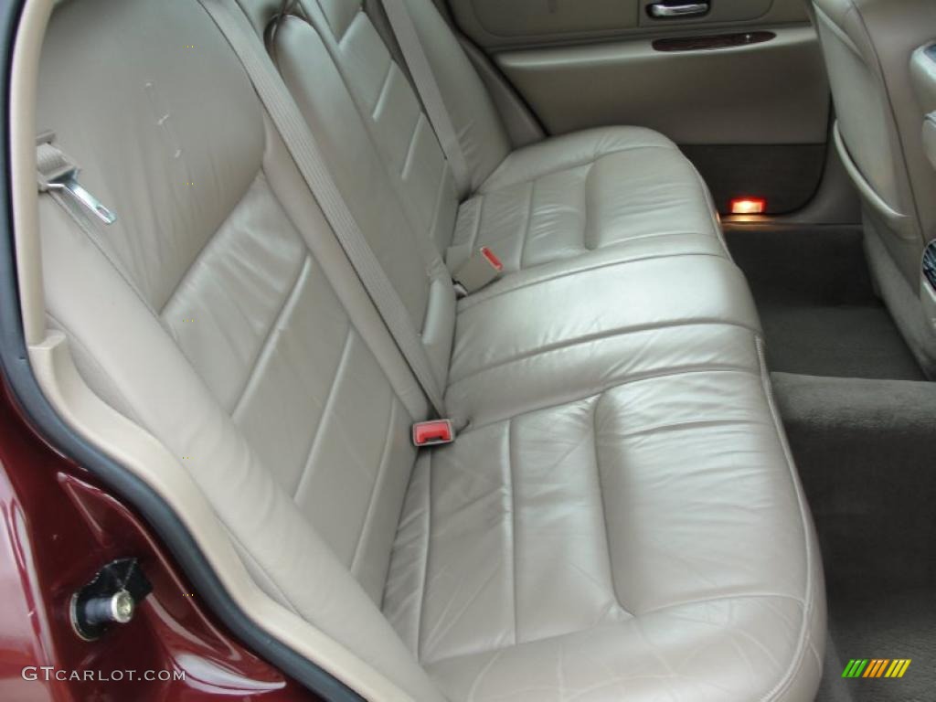 Light Parchment Interior 2001 Lincoln Town Car Signature Photo #41774201