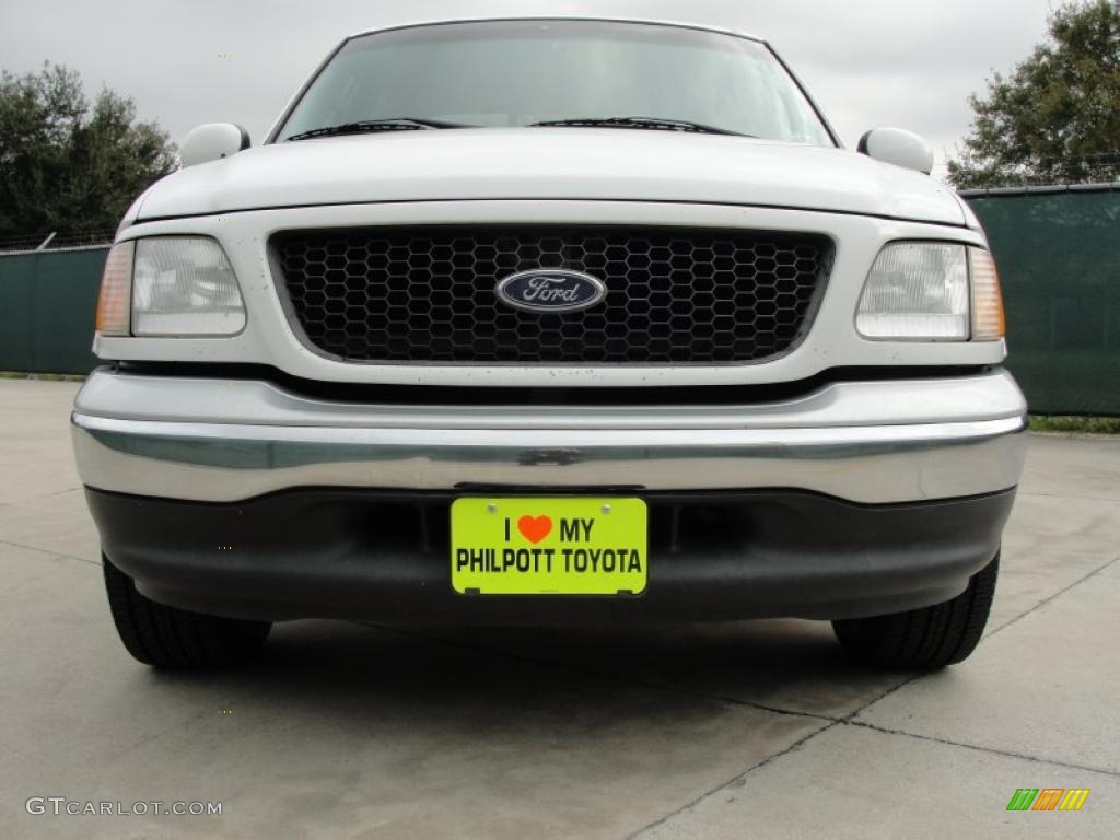 2003 F150 Lariat SuperCrew - Oxford White / Medium Graphite Grey photo #9