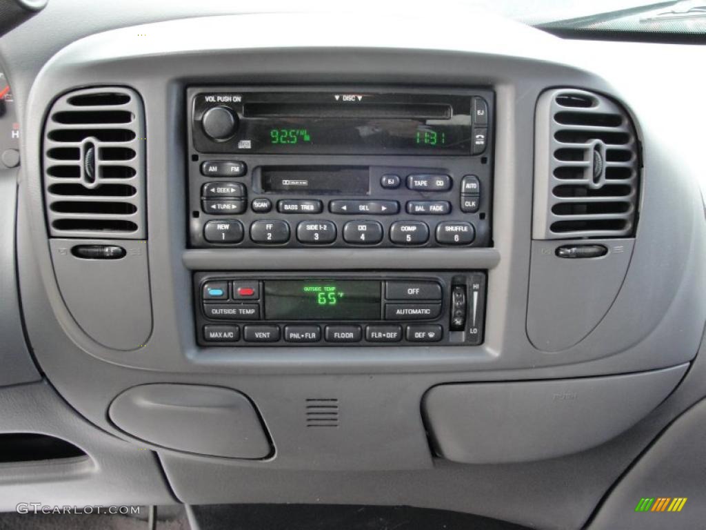 2003 Ford F150 Lariat SuperCrew Controls Photo #41775101