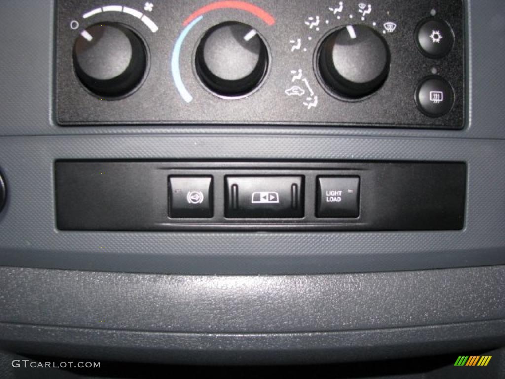 2008 Dodge Ram 2500 SXT Mega Cab 4x4 Controls Photo #41777938