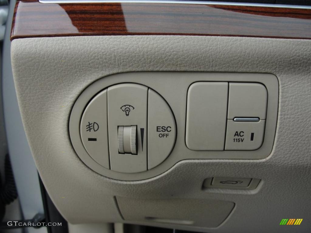 2010 Hyundai Veracruz Limited Controls Photo #41779945