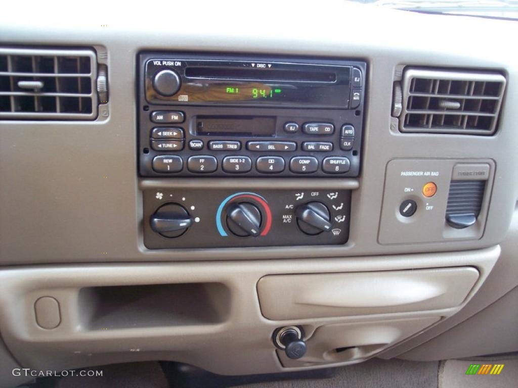 2002 Ford F250 Super Duty XLT Regular Cab 4x4 Controls Photo #41781577