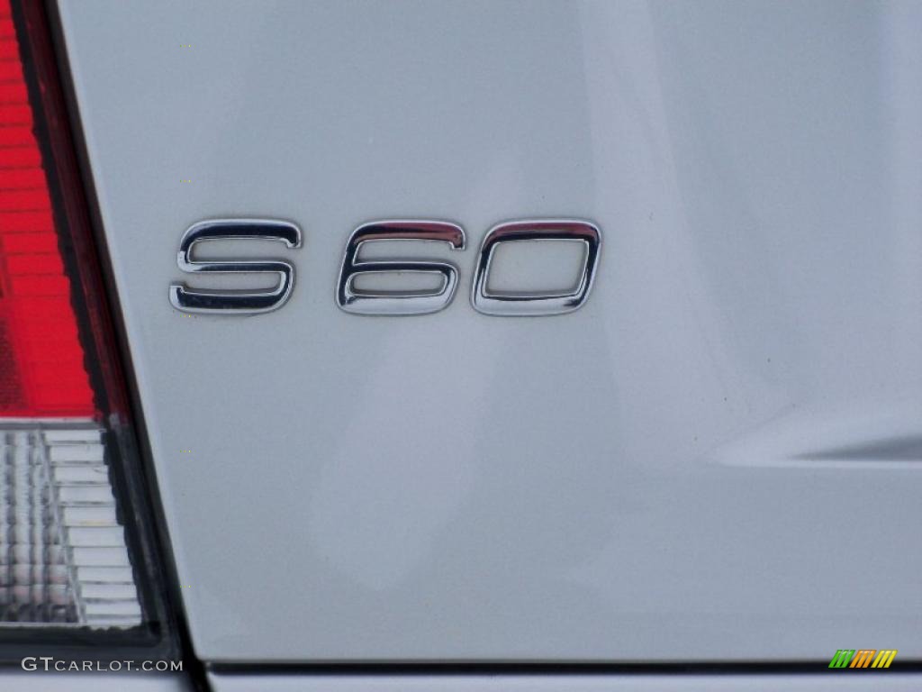 2004 Volvo S60 R AWD Marks and Logos Photo #41783809