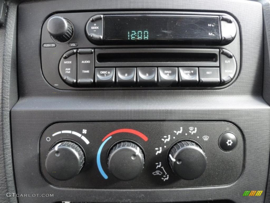 2005 Dodge Ram 1500 ST Regular Cab 4x4 Controls Photo #41787069