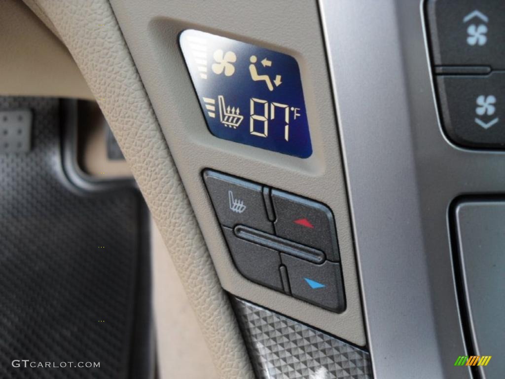 2011 Cadillac CTS Coupe Controls Photo #41787401