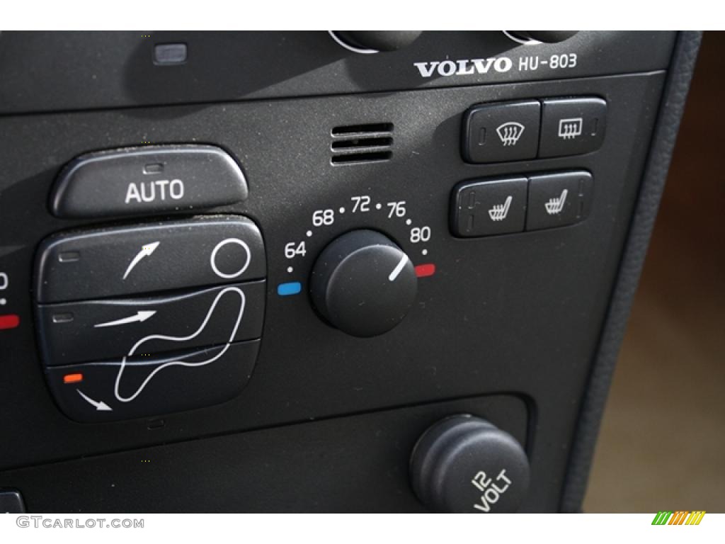 2004 Volvo S60 R AWD Controls Photo #41802351