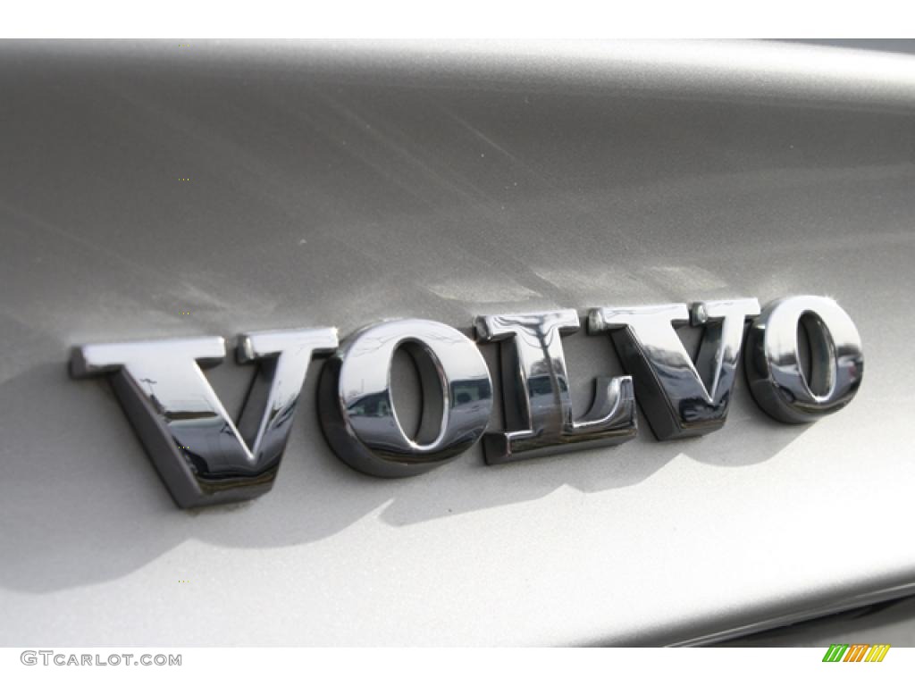 2004 Volvo S60 R AWD Marks and Logos Photo #41802519