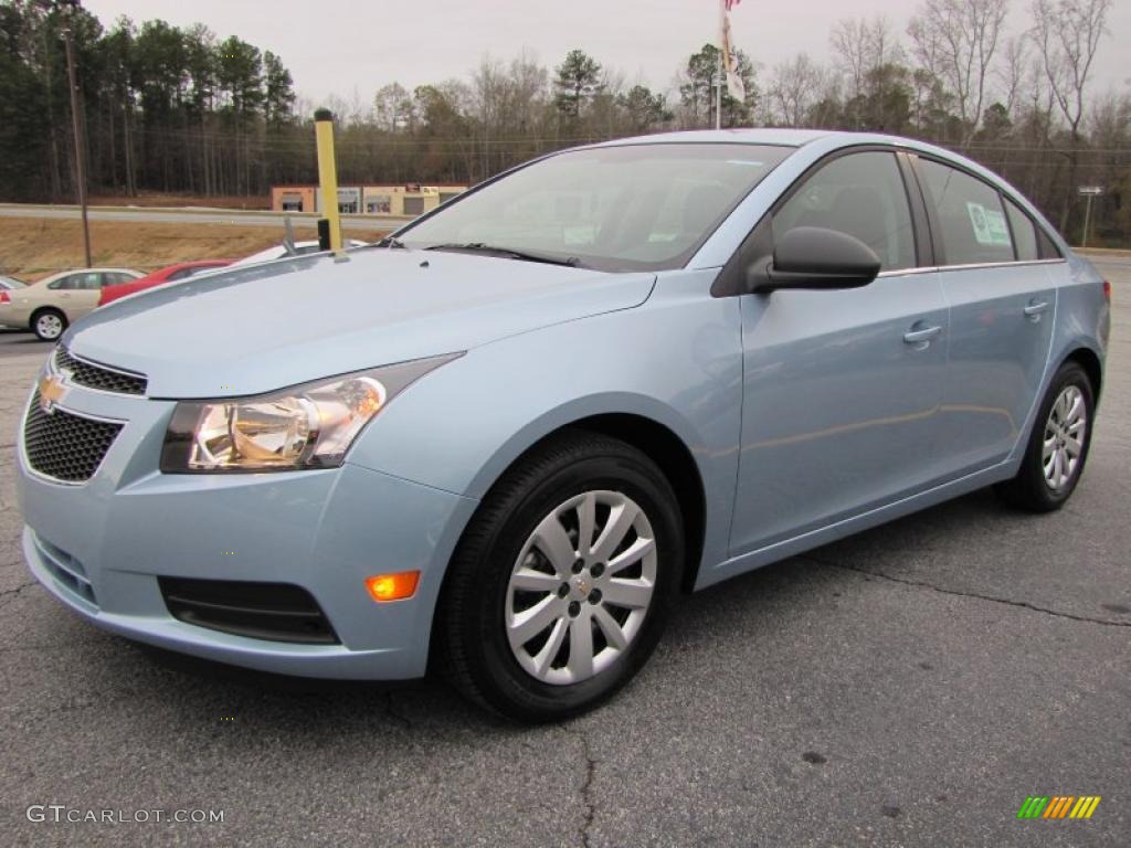 2011 Cruze LS - Ice Blue Metallic / Jet Black/Medium Titanium photo #3