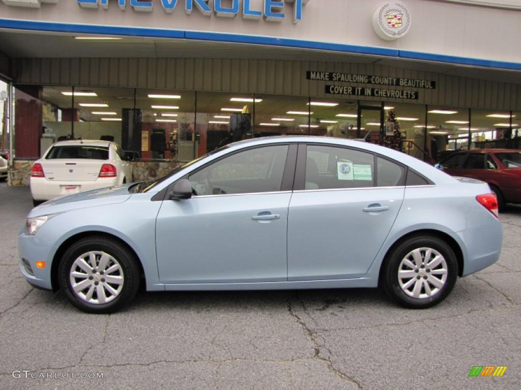2011 Cruze LS - Ice Blue Metallic / Jet Black/Medium Titanium photo #4