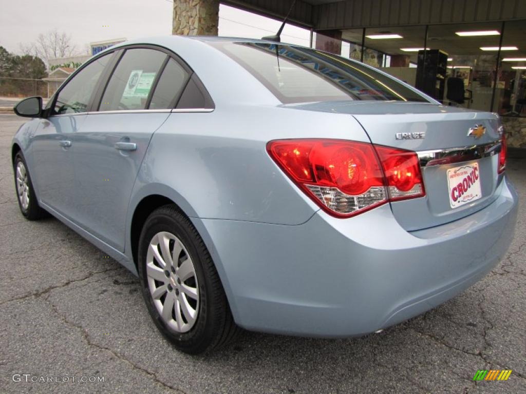 2011 Cruze LS - Ice Blue Metallic / Jet Black/Medium Titanium photo #5