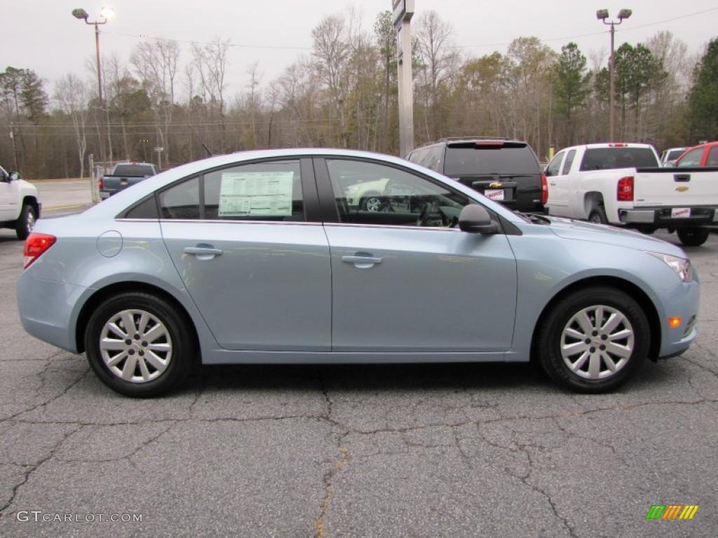 2011 Cruze LS - Ice Blue Metallic / Jet Black/Medium Titanium photo #8