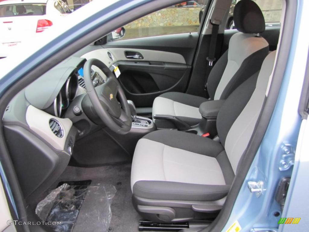 2011 Cruze LS - Ice Blue Metallic / Jet Black/Medium Titanium photo #10