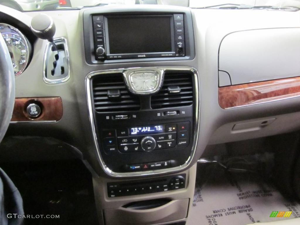 2011 Chrysler Town & Country Touring - L Controls Photo #41803627