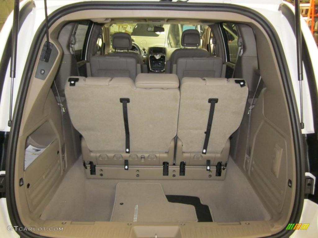 2011 Chrysler Town & Country Touring - L Trunk Photo #41803711