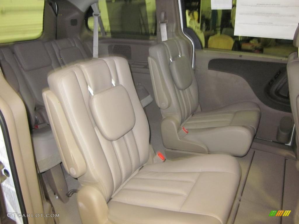 Dark Frost Beige/Medium Frost Beige Interior 2011 Chrysler Town & Country Touring - L Photo #41803723