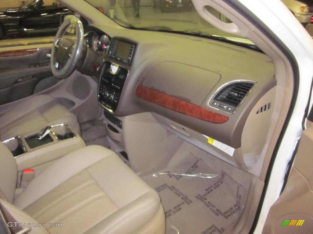 2011 Chrysler Town & Country Touring - L Dark Frost Beige/Medium Frost Beige Dashboard Photo #41803767
