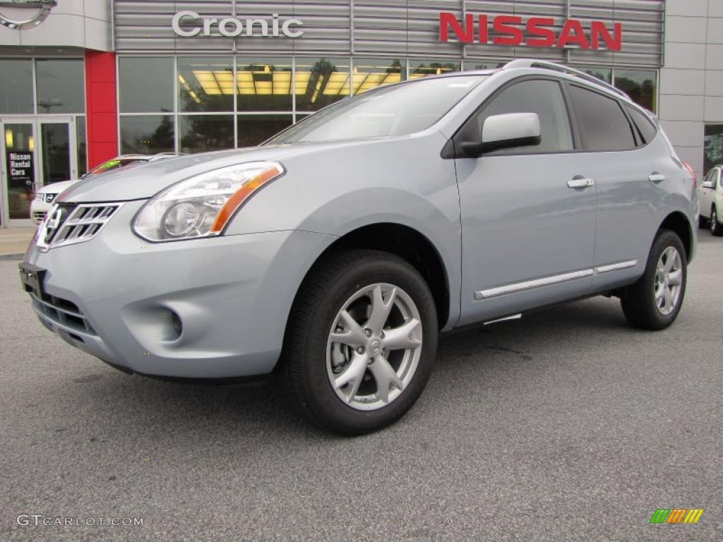 Frosted Steel Metallic Nissan Rogue