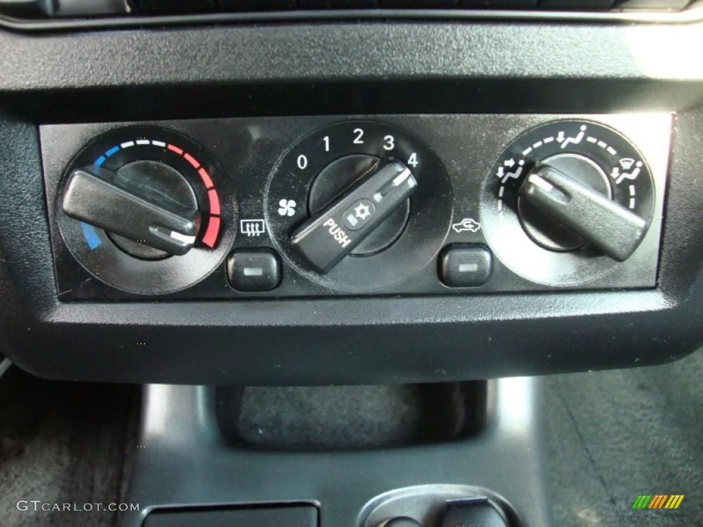 2002 Dodge Stratus R/T Coupe Controls Photo #41813015
