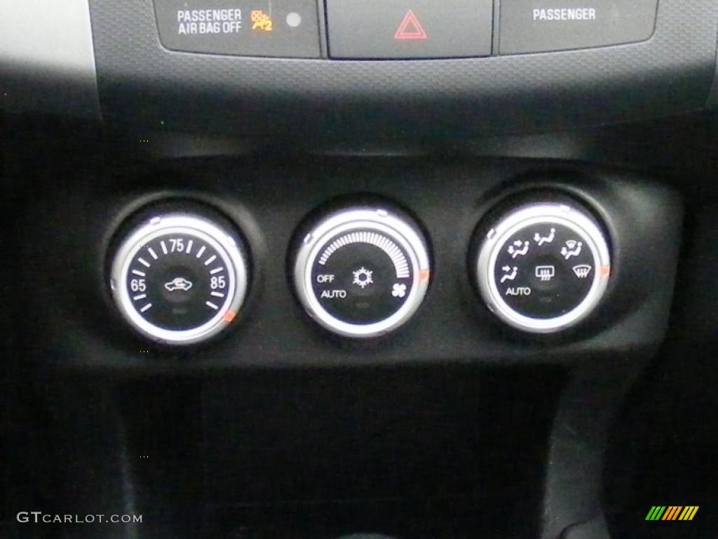 2007 Mitsubishi Outlander XLS Controls Photo #41814023