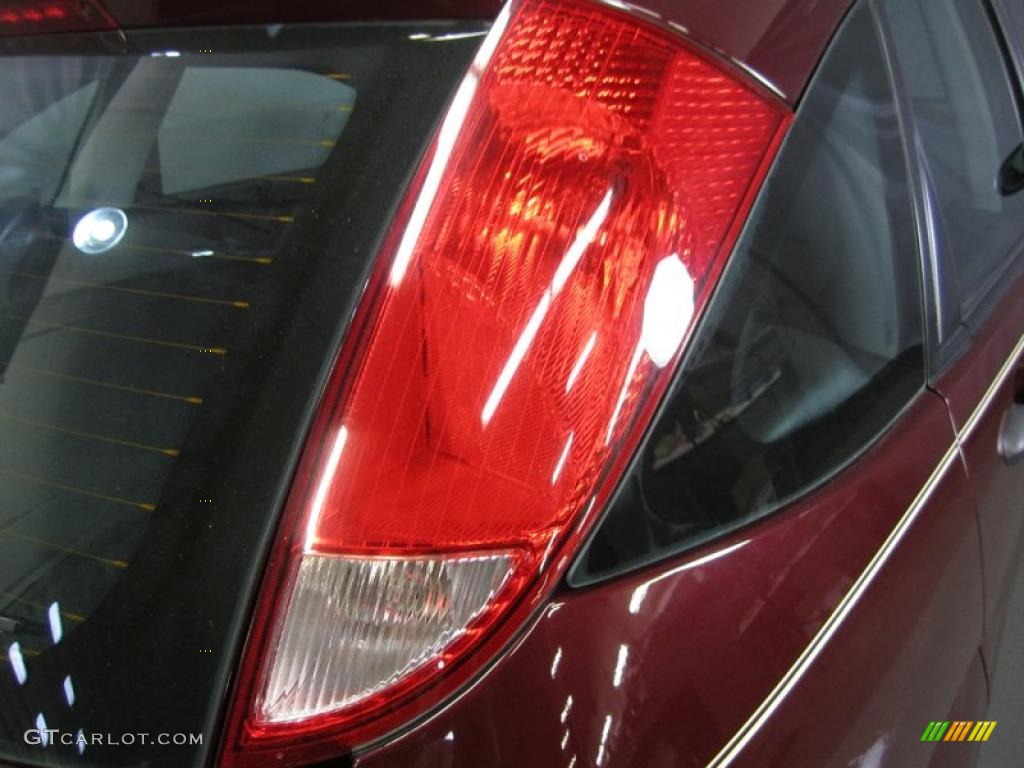 2007 Focus ZX5 SE Hatchback - Dark Toreador Red Metallic / Charcoal photo #12