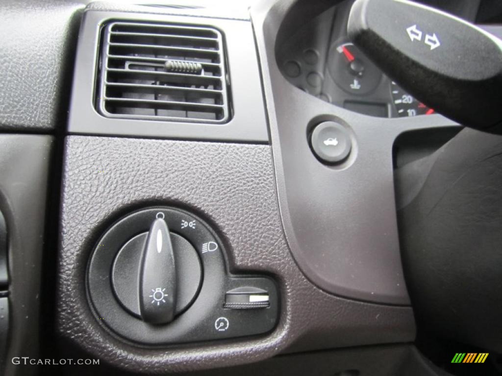 2007 Focus ZX5 SE Hatchback - Dark Toreador Red Metallic / Charcoal photo #24