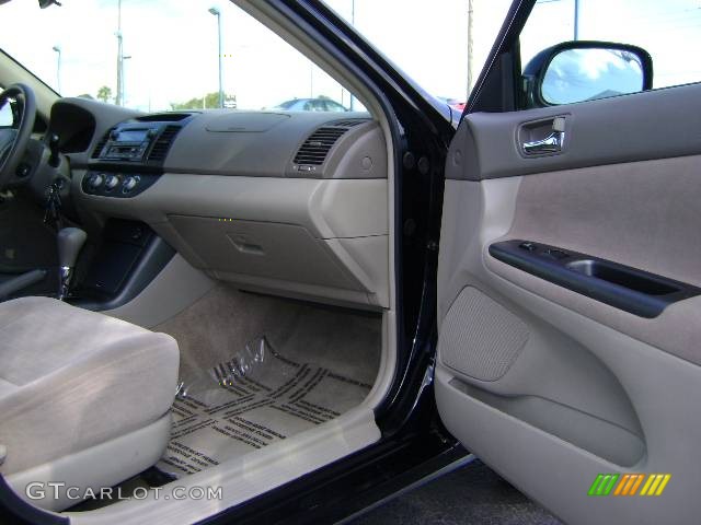 2006 Camry LE - Black / Beige photo #17