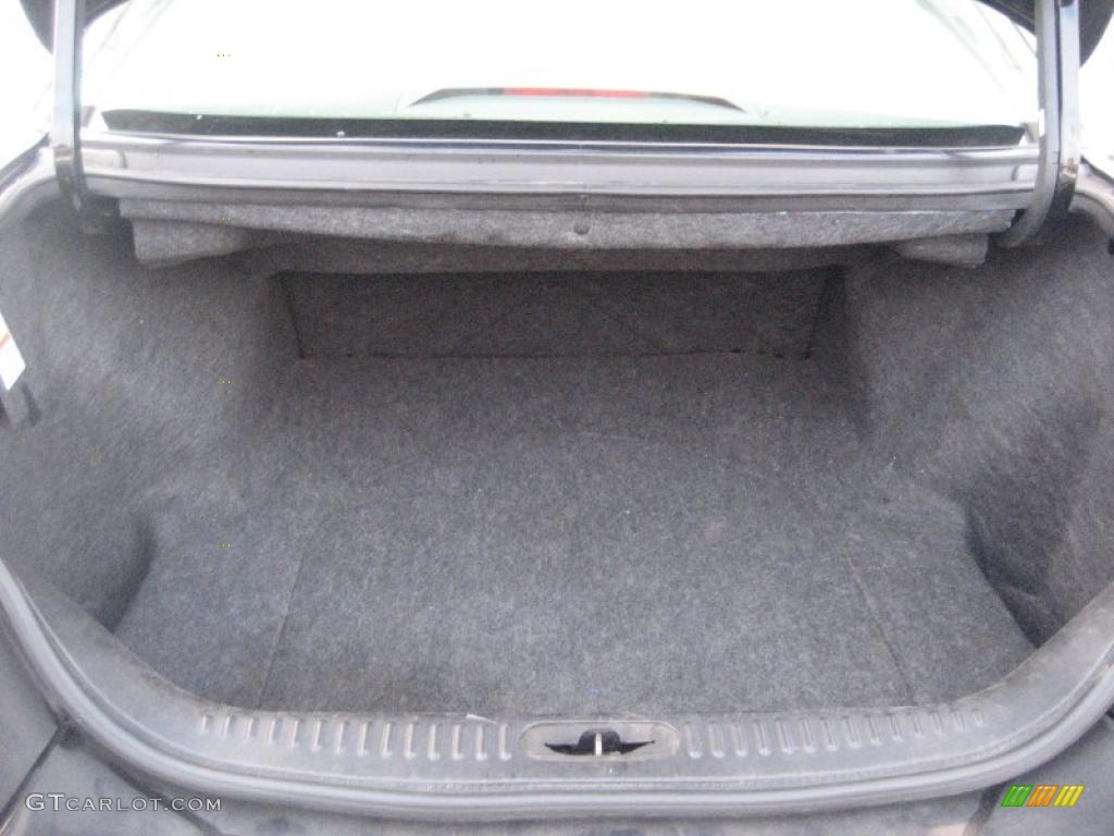 2002 Lincoln Continental Standard Continental Model Trunk Photo #41819207