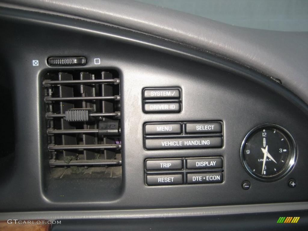 2002 Lincoln Continental Standard Continental Model Controls Photo #41819267