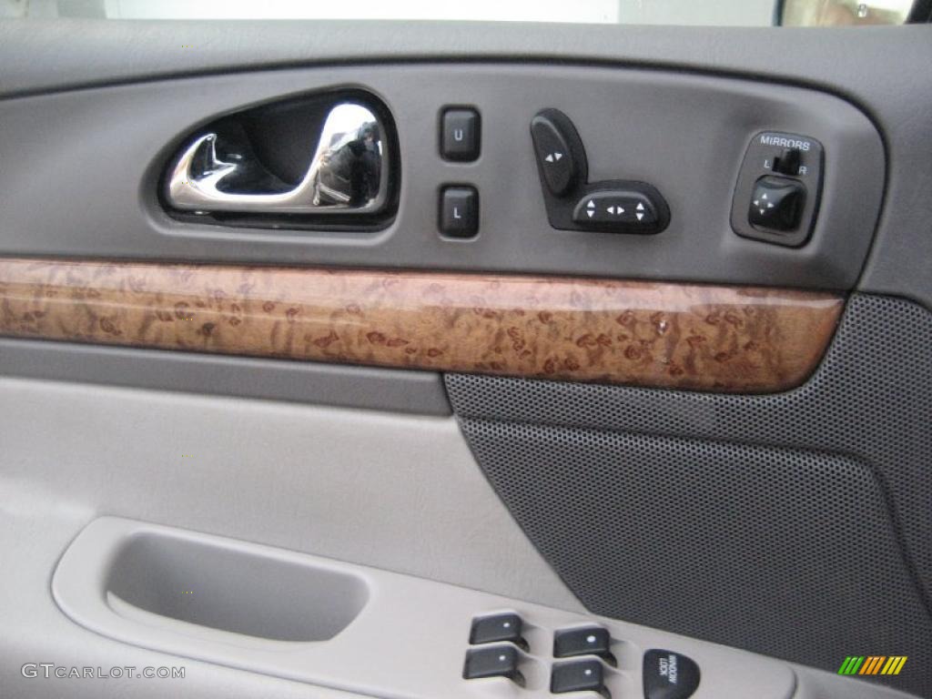 2002 Lincoln Continental Standard Continental Model Controls Photo #41819419