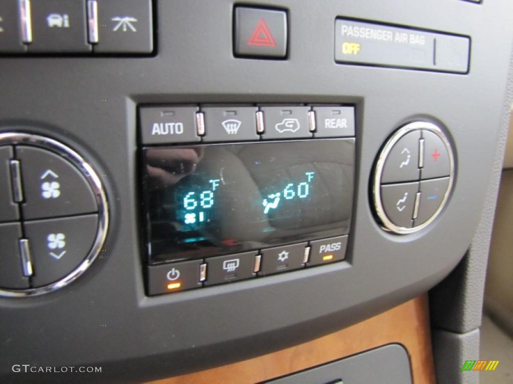 2011 Buick Enclave CX Controls Photo #41822815