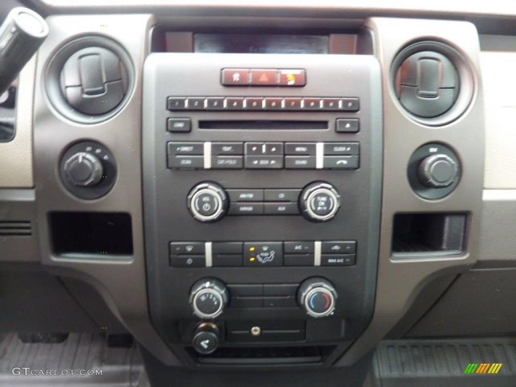 2010 Ford F150 XL Regular Cab 4x4 Controls Photo #41823363