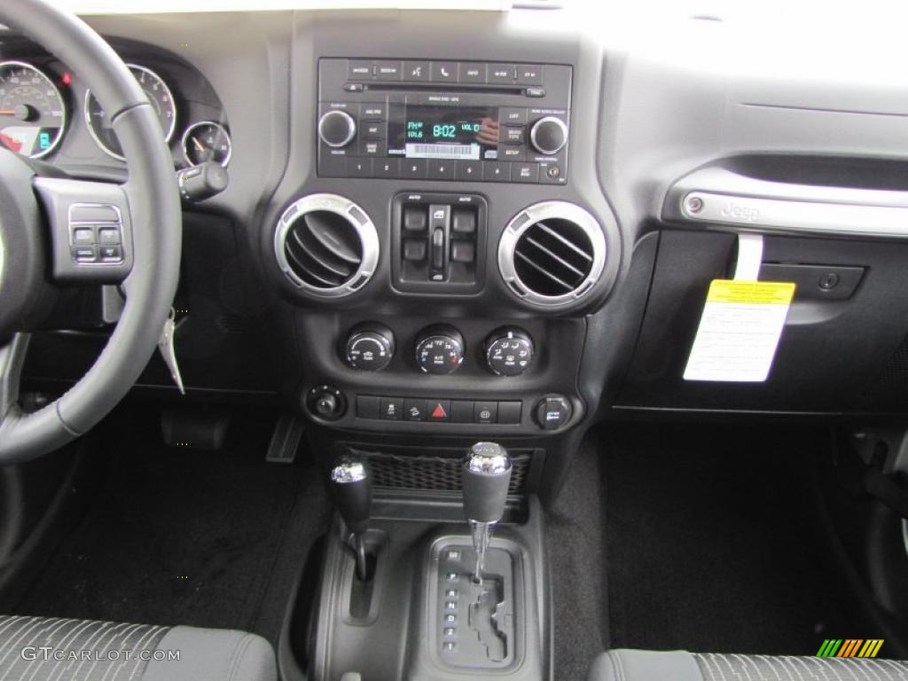 2011 Jeep Wrangler Unlimited Sahara 4x4 Controls Photo #41824171