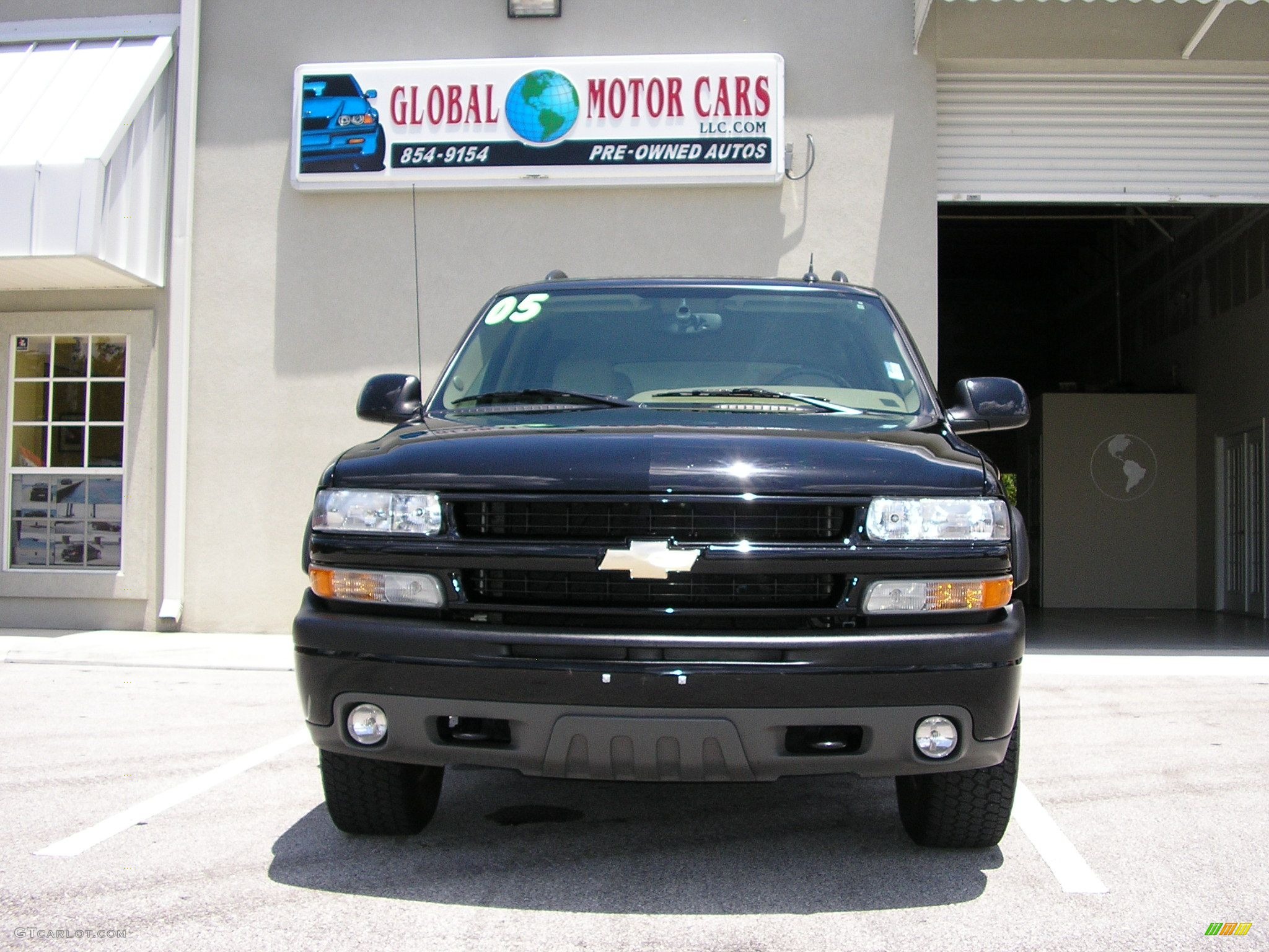 2005 Tahoe 4x4 - Black / Tan/Neutral photo #2