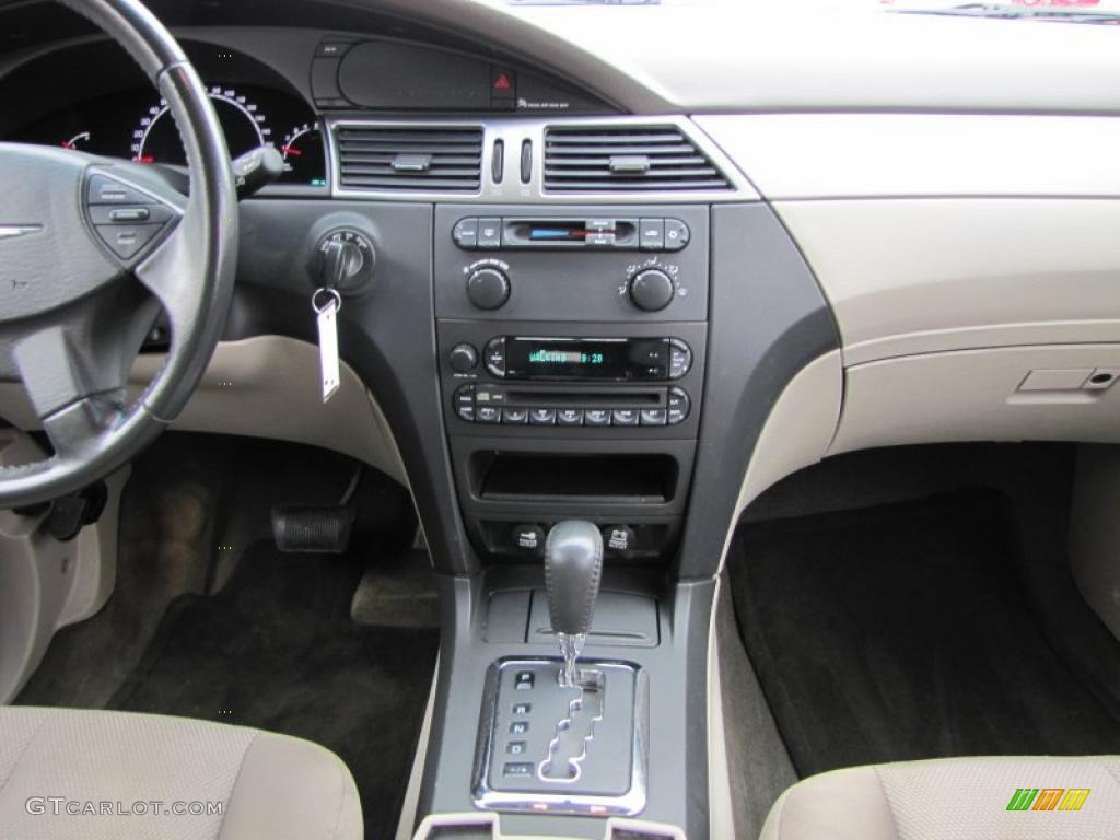 2005 Pacifica  - Magnesium Green Pearl / Light Taupe photo #16
