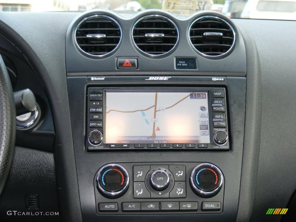 2010 Nissan Altima 3.5 SR Navigation Photos
