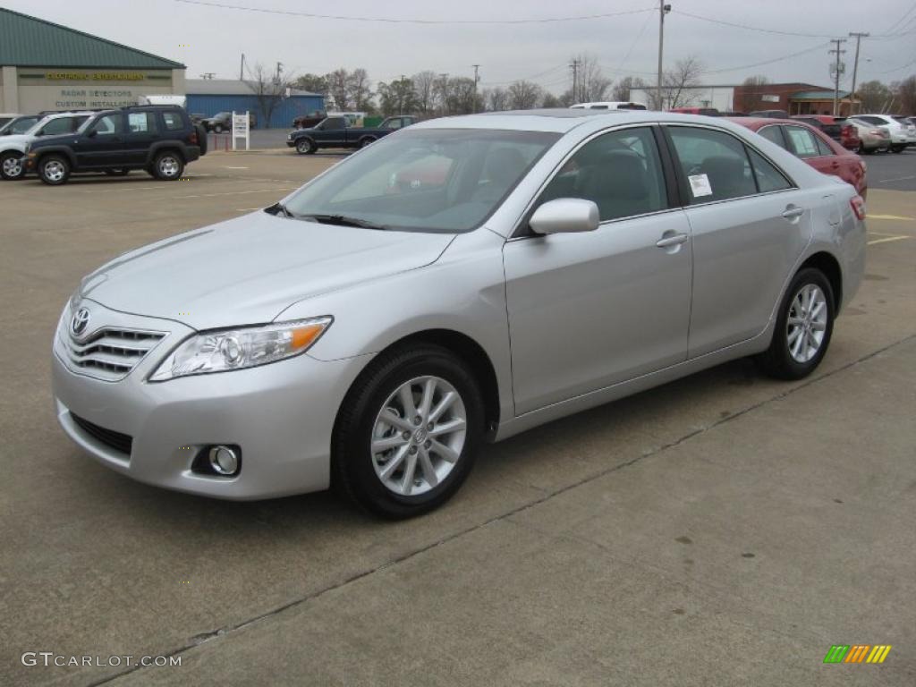 2011 Camry XLE - Classic Silver Metallic / Ash photo #3