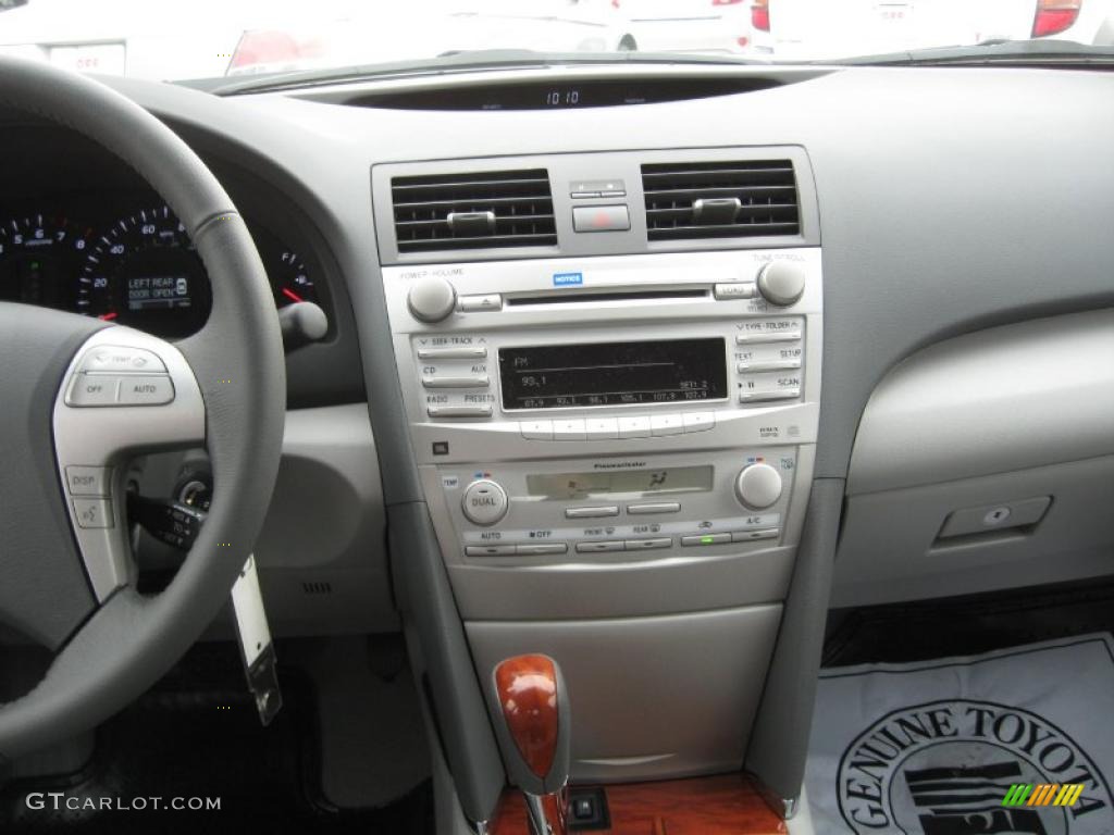 2011 Camry XLE - Classic Silver Metallic / Ash photo #10