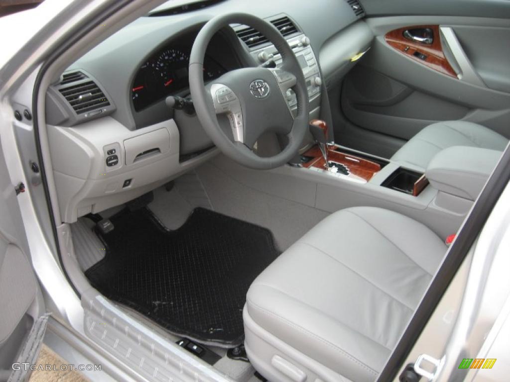 2011 Camry XLE - Classic Silver Metallic / Ash photo #11