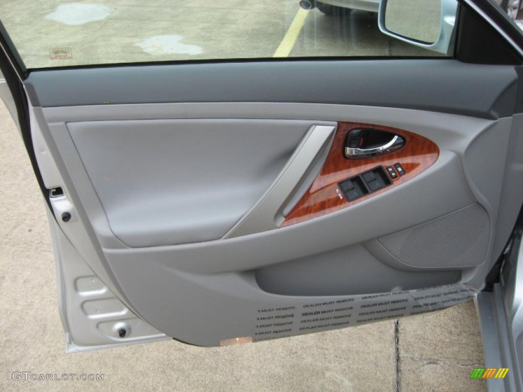 2011 Camry XLE - Classic Silver Metallic / Ash photo #12