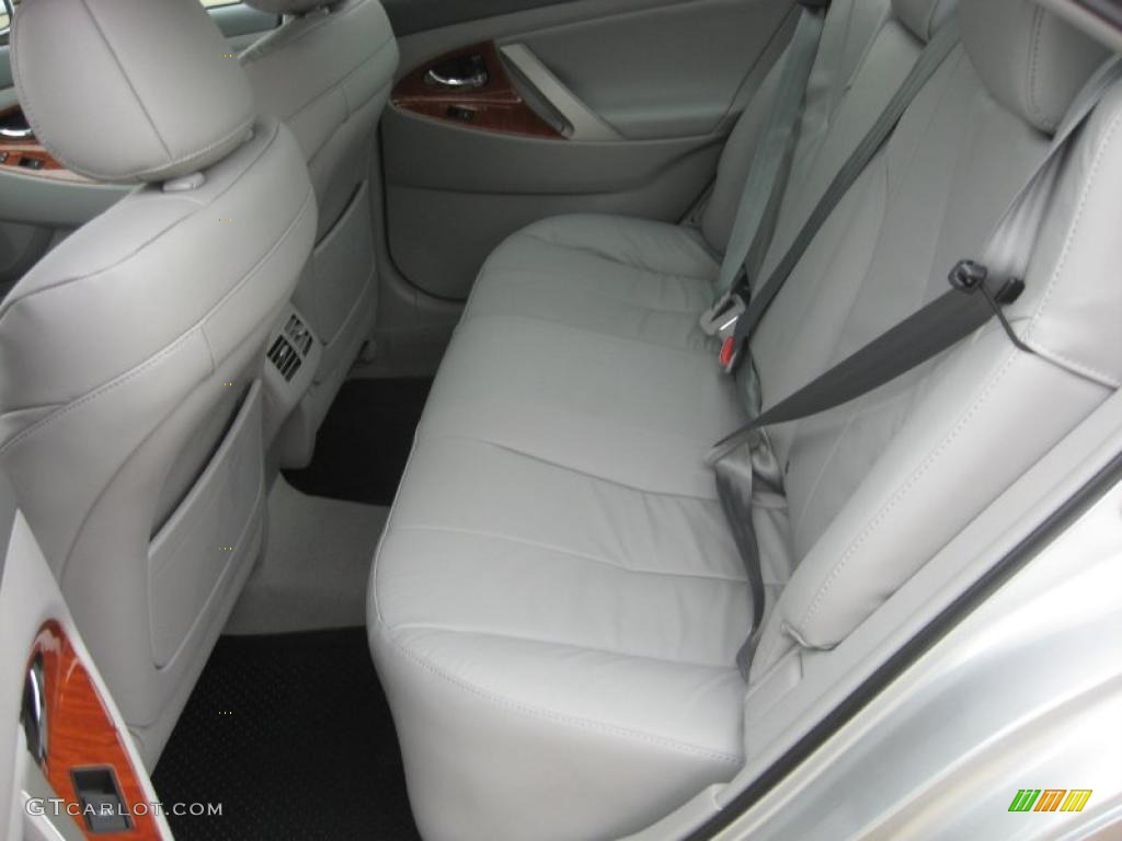 2011 Camry XLE - Classic Silver Metallic / Ash photo #13