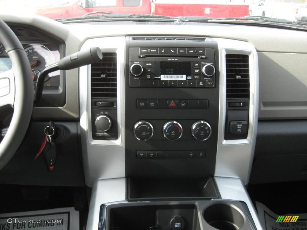 2011 Dodge Ram 3500 HD SLT Crew Cab 4x4 Chassis Controls Photo #41836580