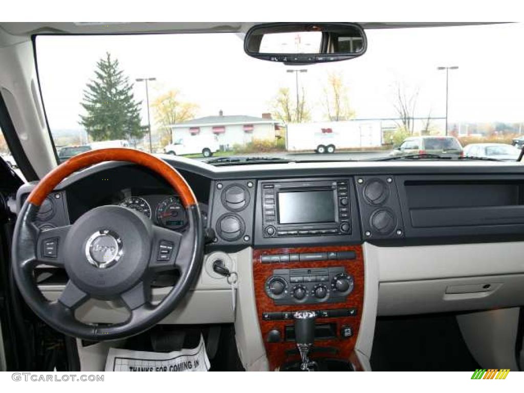2007 Jeep Commander Overland 4x4 Dark Slate Gray/Light Graystone Dashboard Photo #41845697