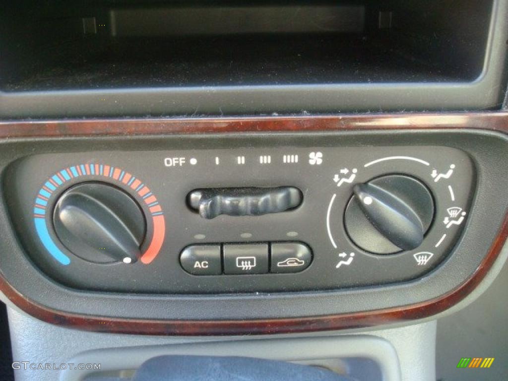 2002 Saturn L Series L200 Sedan Controls Photo #41845763