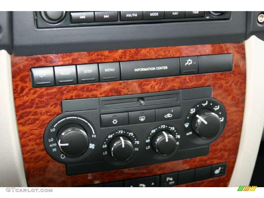 2007 Jeep Commander Overland 4x4 Controls Photo #41845781