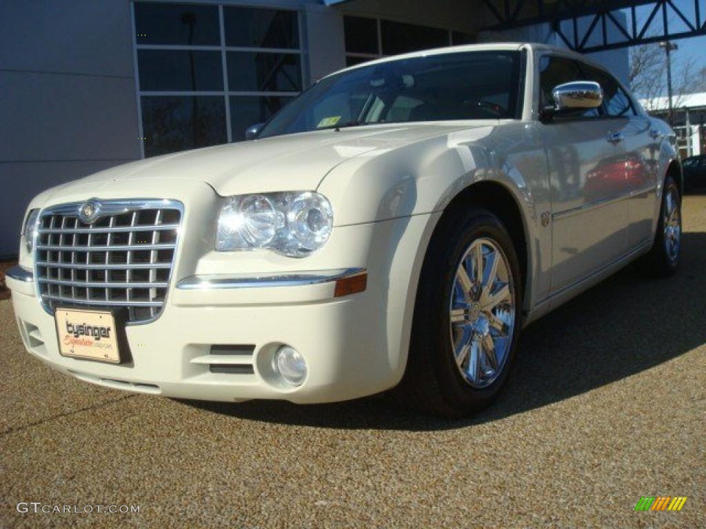 Stone White Chrysler 300