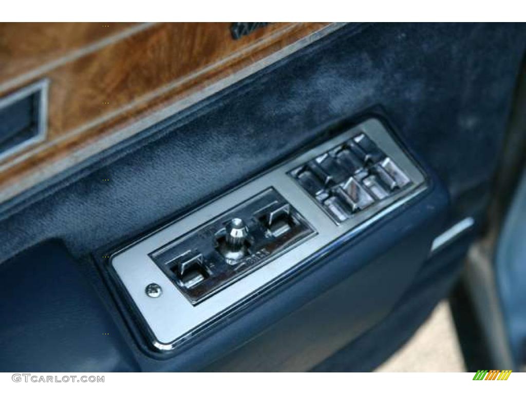 1988 Buick Electra Estate Wagon Controls Photo #41851698